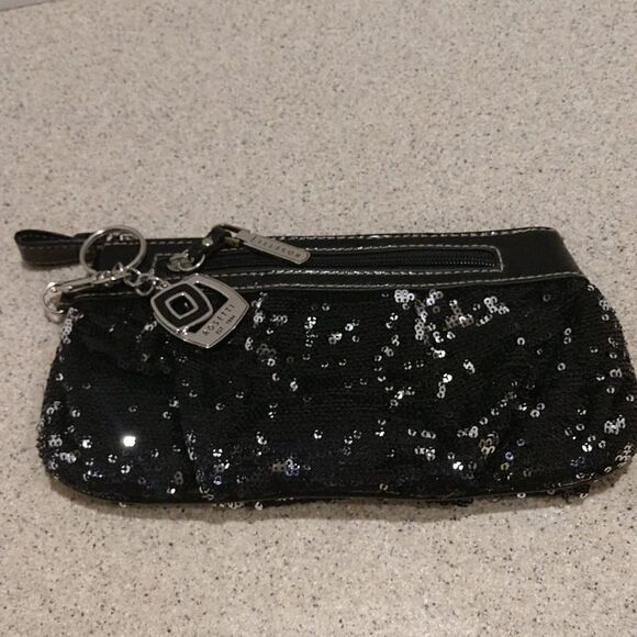 Black Sequined Wristlet purse Rosetti - Picture 1 of 8